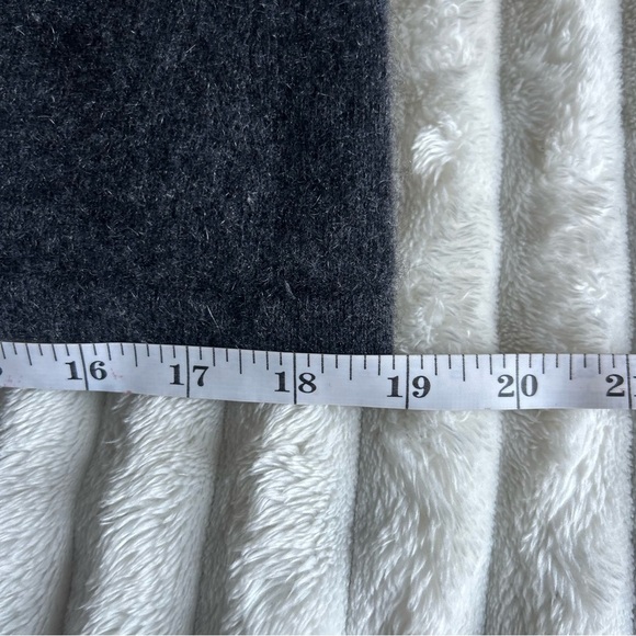 Lord & Taylor Cashmere Grey Turtleneck Sweater Womens XS - Picture 9 of 10